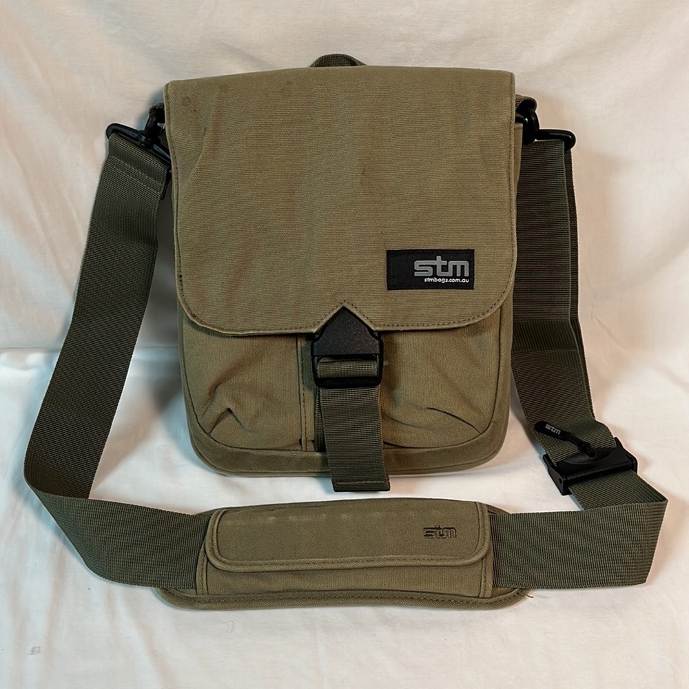STM BAGS Scout for iPad - Olive